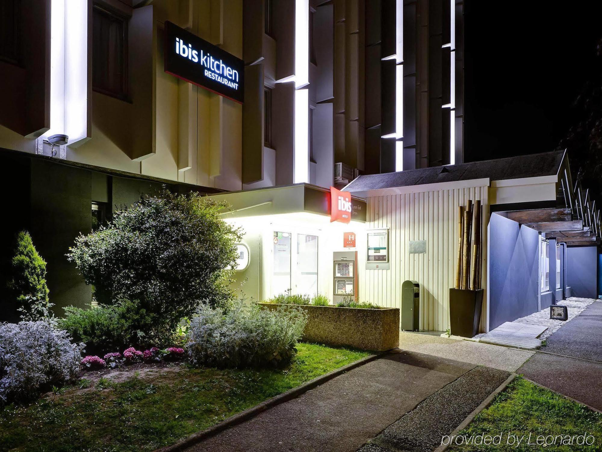 Ibis Lyon Est Bron Hotel Exterior foto